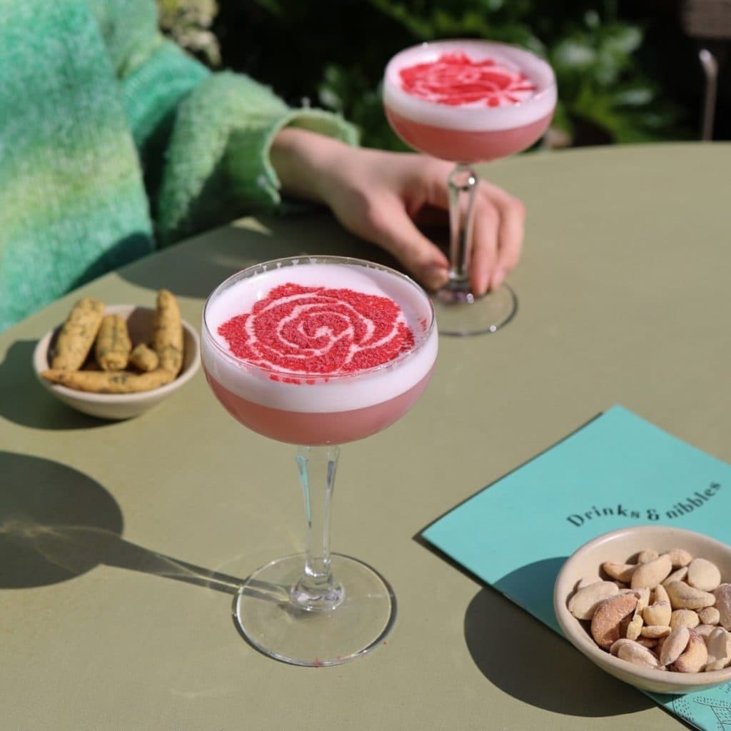 heartwood-inns-st-georges-day-english-rose-cocktail-003-zoom