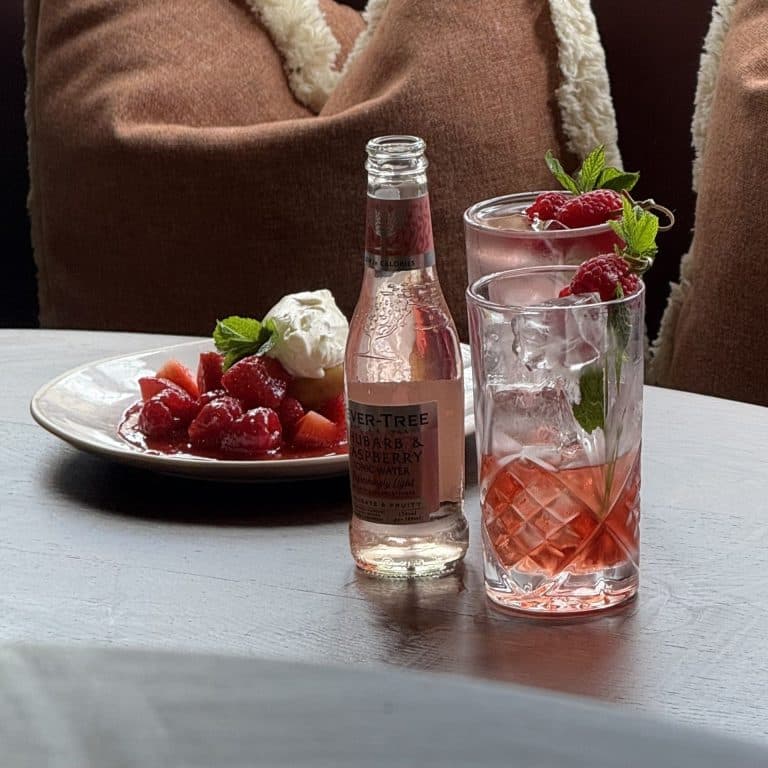 Cover Image for Order Our Wimbledon Dessert & Gin Bundle